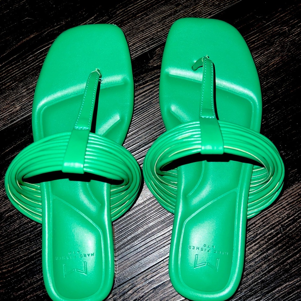 Marc Fisher Tanya Flat Sandal. Size 6 1/2